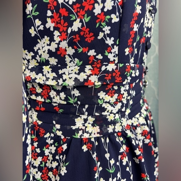 NWT - Cupshe Cicely Ditsy Floral V-Neck Mini Dress - Size M - Picture 4 of 14
